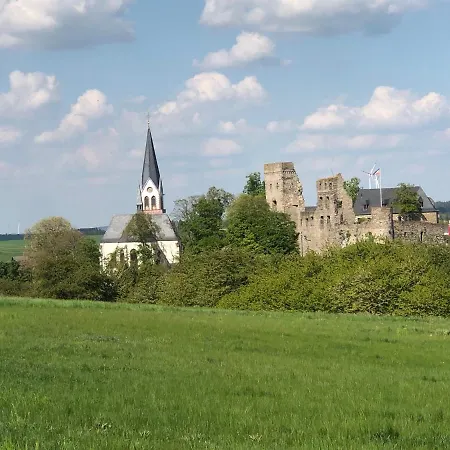 Am Apfelbaum, Ein Zwischen Rhein Und Mosel *