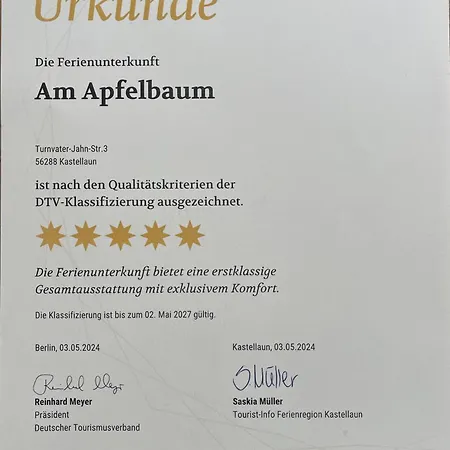 Am Apfelbaum, Ein Zwischen Rhein Und Mosel كاستلاون