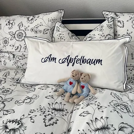 Am Apfelbaum, Ein Zwischen Rhein Und Mosel * カステラウン