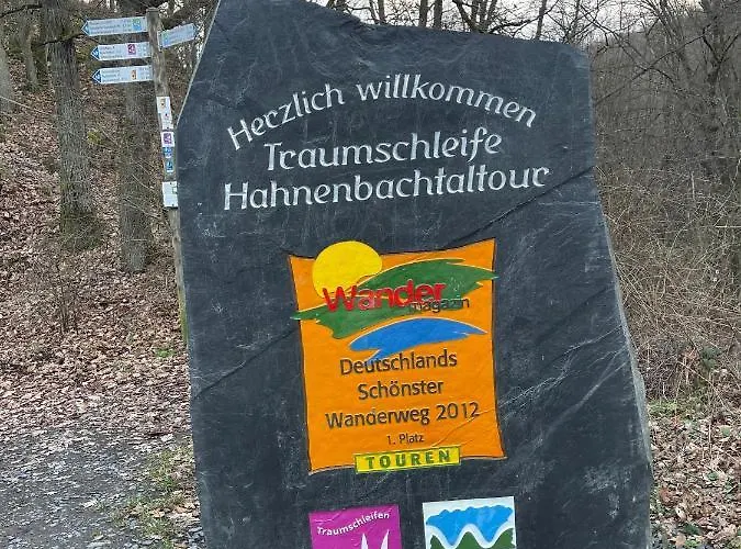 Am Apfelbaum, Ein Zwischen Rhein Und Mosel * カステラウン